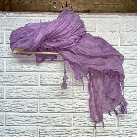 4/$24๐ฆฉ NWOT Thin Pleated Fashion Tassel Scarf - Picture 4 of 5